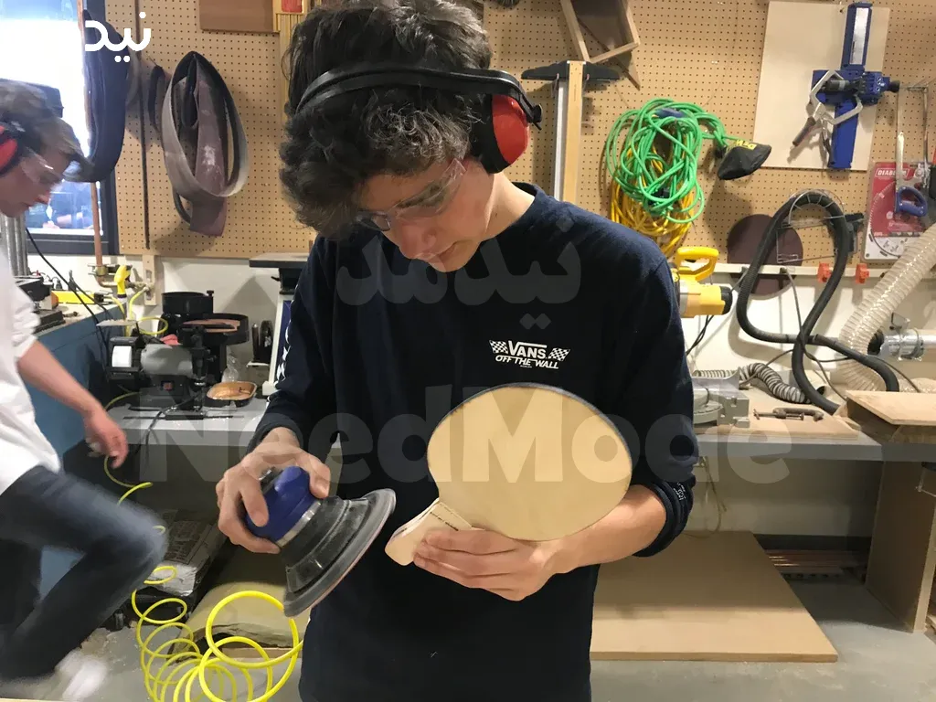 سنباده کاری چوب راکت پینگ پنگ