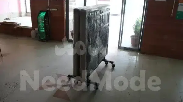 بسته بندی میز پینگ پنگ شیشه‌ای نیدمد فضای باز