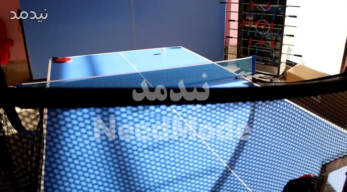 بازیکن در حال تمرین با ربات پینگ پنگ نیدمد